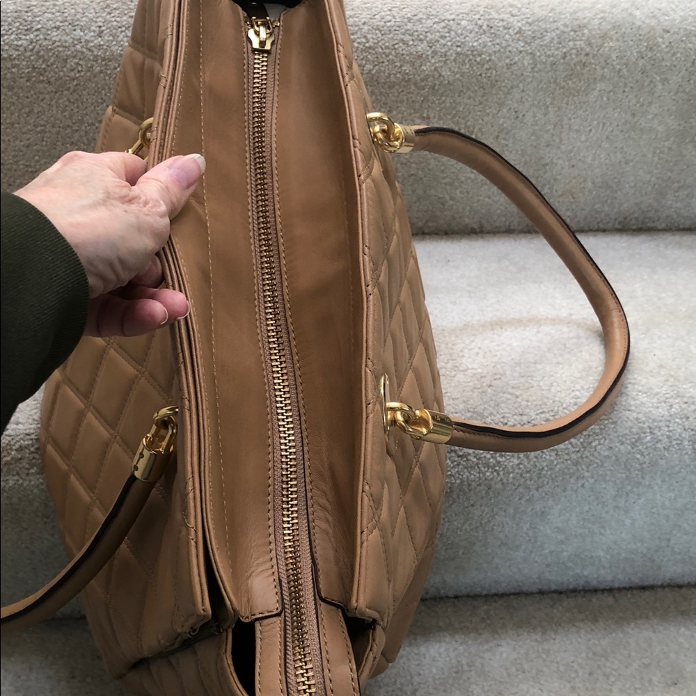 Beautiful Cole Haan quilted leather handbag - Picture 10 of 10
